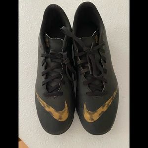 Niki Soccer cleats size 9.5